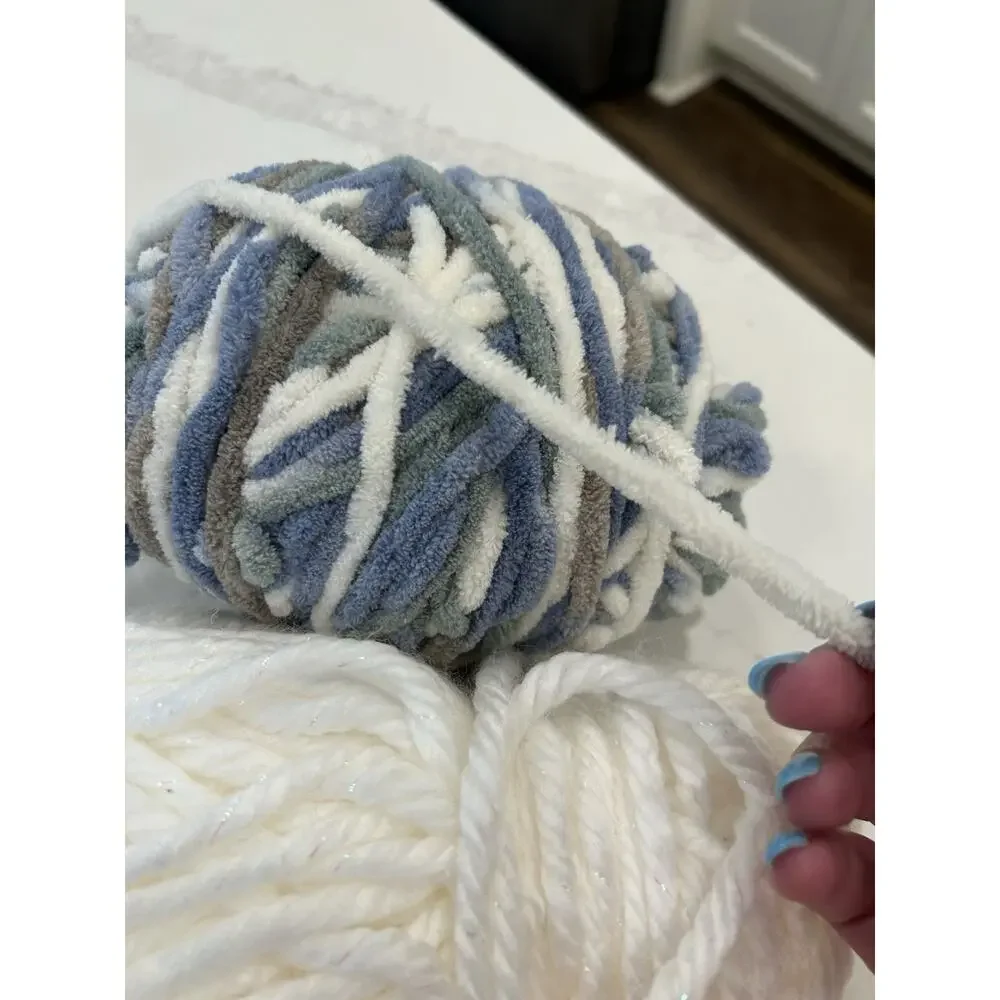 Mixed‎ Lot of 3 Super Bulky Yarn Bernat Baby Blanket 16oz White Blue Peach Vtg